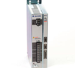 2098-DSD-030x - ULTRA 3000 - 3 KW, 15/30 AMP, 100/240 VAC